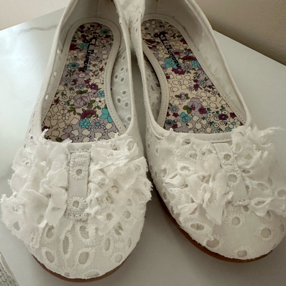 Chinese Laundry White Lace Flats with Floral Insole